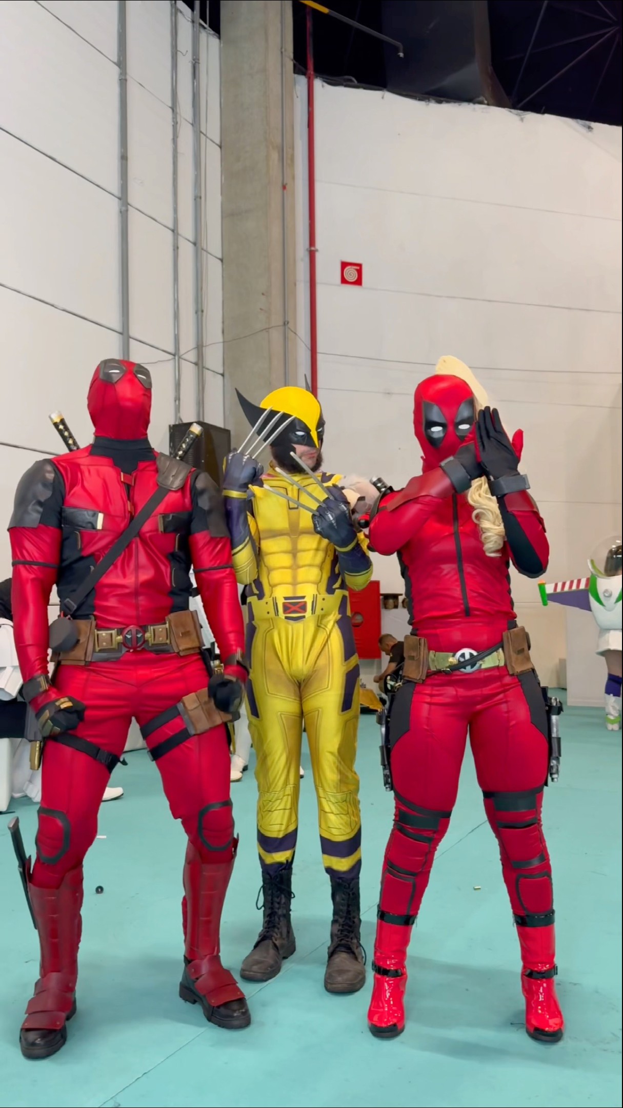 Quem foi pior: o Deadpool ou o Wolverine? ?? @ApolloSant #deadpool #wolverine #entretenimento